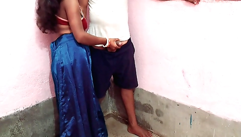 Indian bhabhi gets fucked by a guy in a hot homemade video